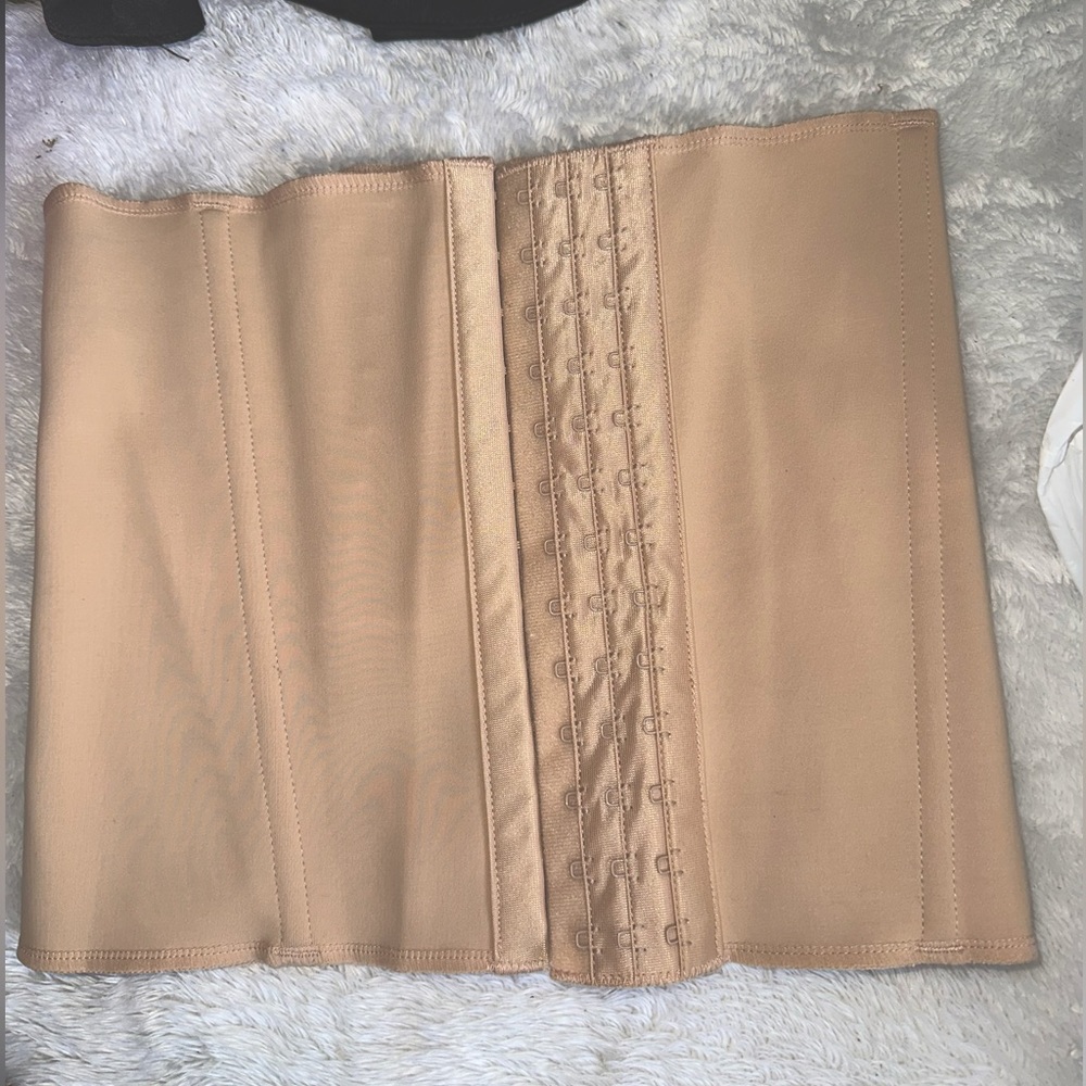 SKIMS waist trainer 🤩